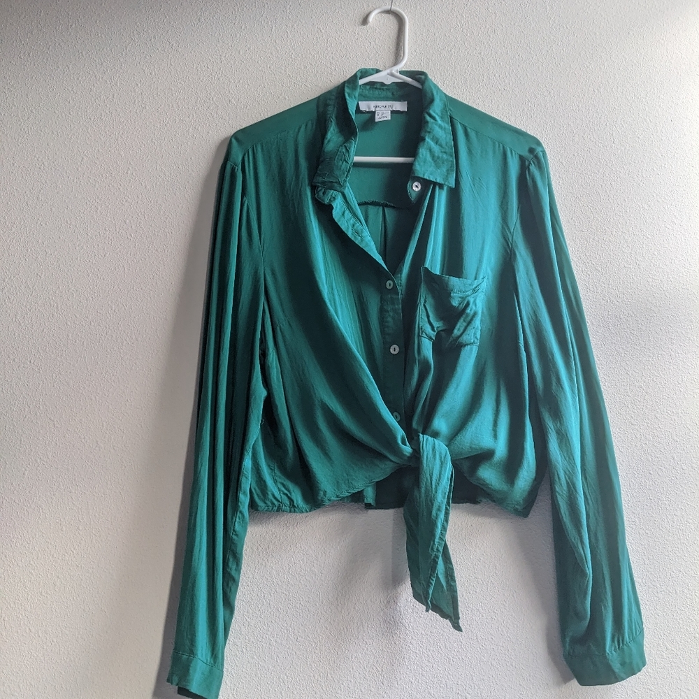 Forever21 lightweight cropped emerald green blouse 2xl so cute!